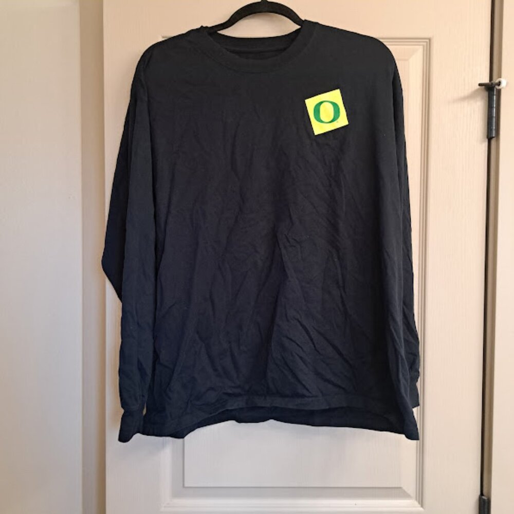 Men's Nike Oregan Ducks long sleeve shirt black‎ loose fit great condition